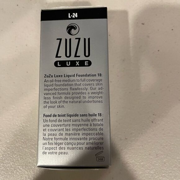 NWT Zuzu Luxe Oil-Free Liquid Foundation - 1 fl oz Shade L24 - Picture 5 of 9